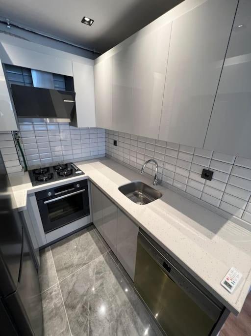 Zeytinburnu Merkezi Konumda, Sifir Daire & Esyalar Apartamento Istambul Exterior foto