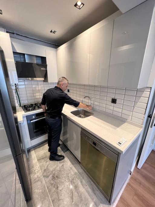 Zeytinburnu Merkezi Konumda, Sifir Daire & Esyalar Apartamento Istambul Exterior foto